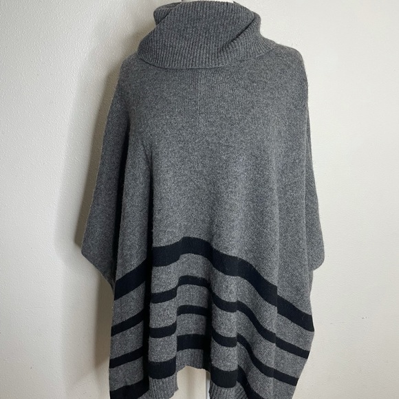 TAHARI Gray Black Striped Wool Yak Hair Cowl Neck Poncho Sweater Womens M Comfy - Picture 2 of 9